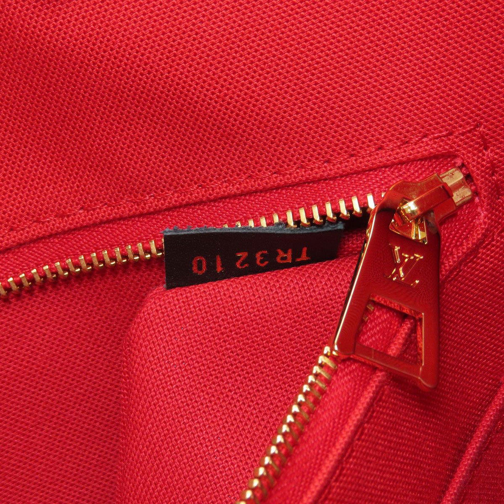 Louis Vuitton On The Go MM Tote Bag Giant Monogram — view 7