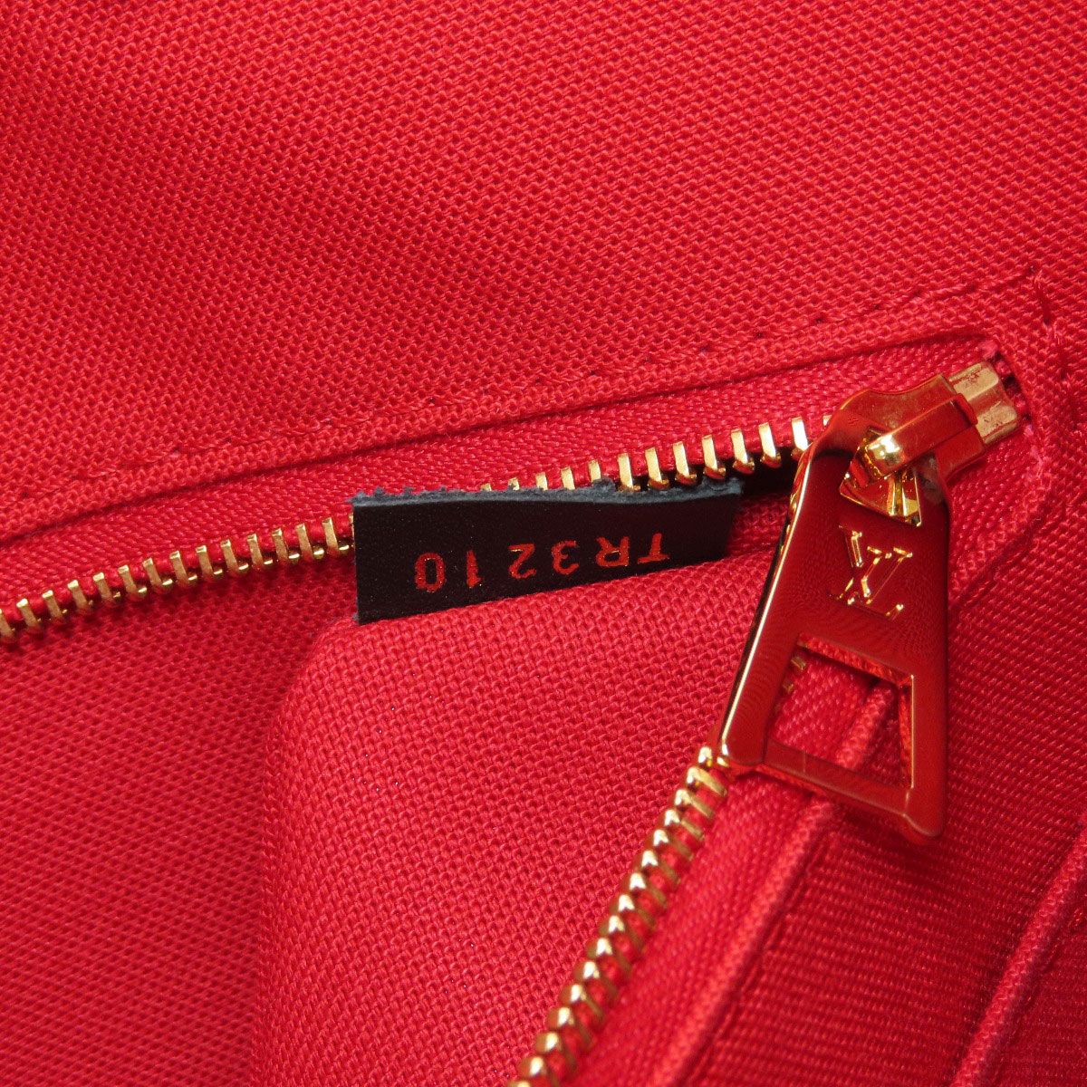 Louis Vuitton On The Go MM Tote Bag Giant Monogram — view 7
