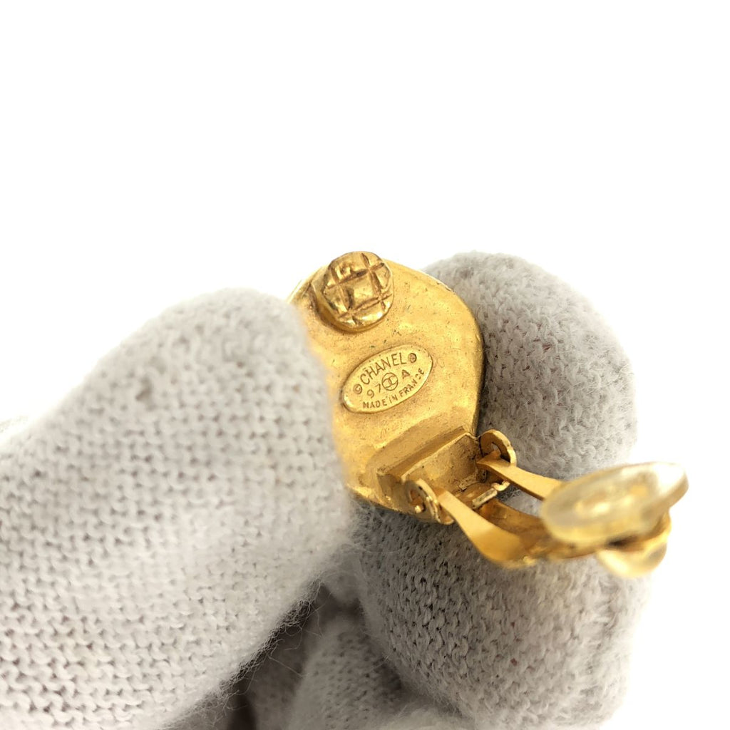 Chanel CC Logo Diamond Earrings Gold — view 5