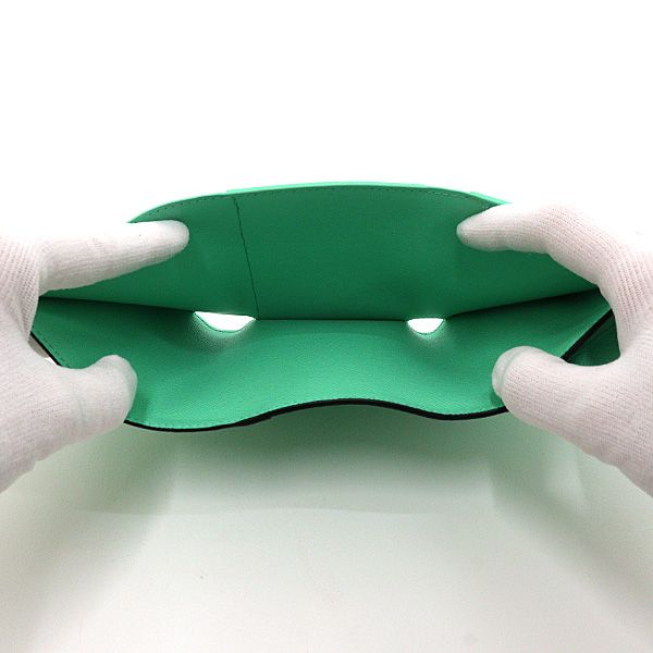Louis Vuitton Victor Wallet Trifold Taigarama Mint Green — view 5