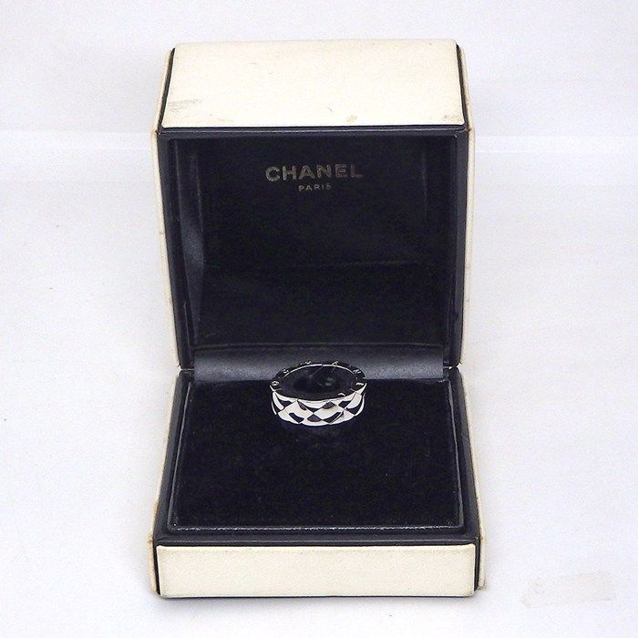 Chanel Ring Quilted 18K White Gold — view 8