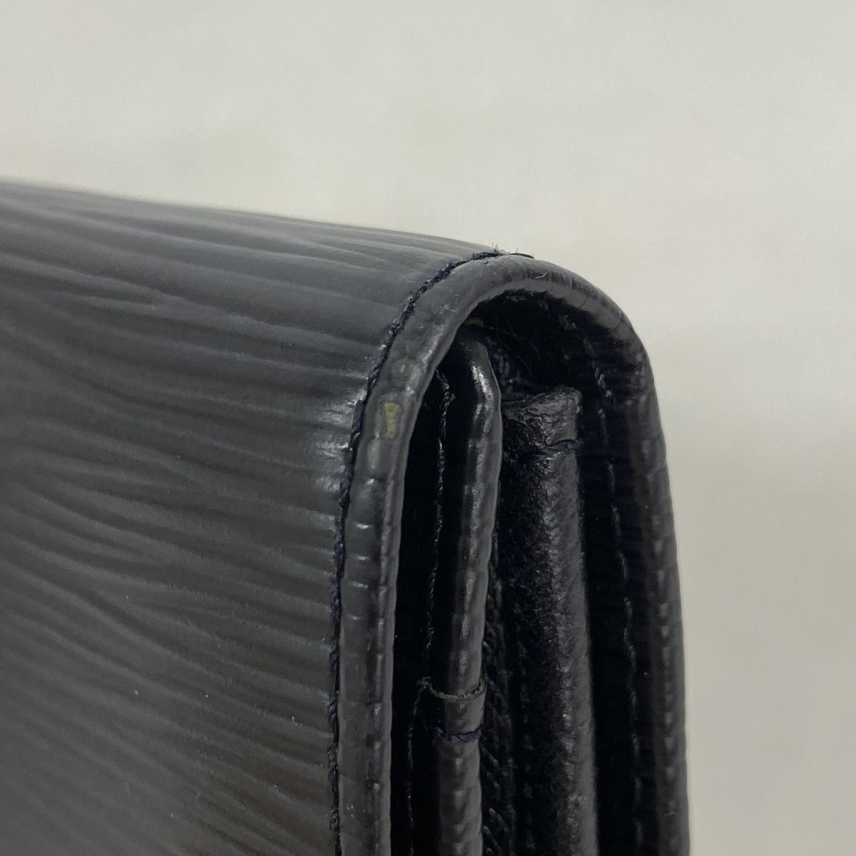 Louis Vuitton Wallet Epi Pochette Porte Monnaie Credit Noir — view 5