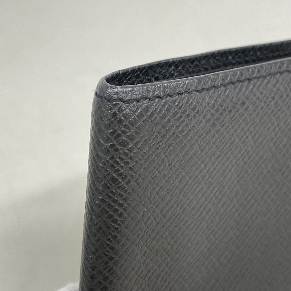 Louis Vuitton Billfold Taiga Portefeuille Multiple Ardoise Wallet — view 5