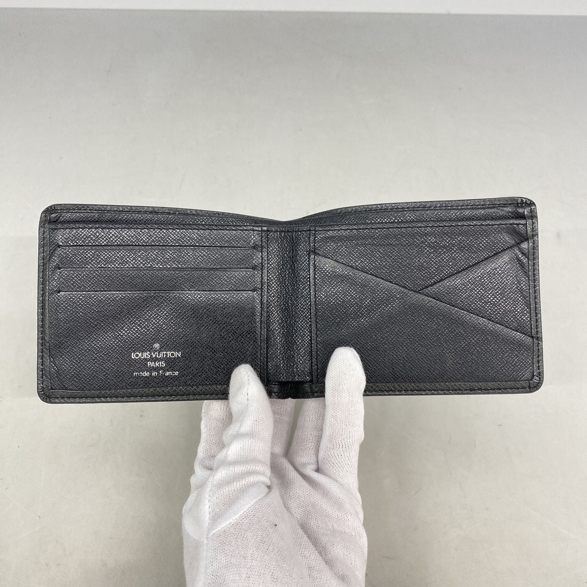 Louis Vuitton Billfold Taiga Portefeuille Multiple Ardoise Wallet — view 3