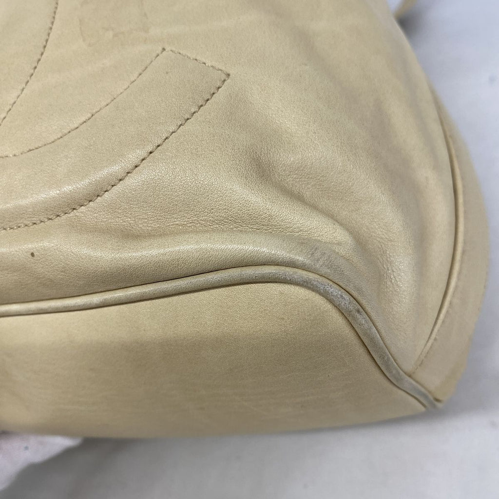 Chanel Shoulder Bag Leather Beige Gold — view 6