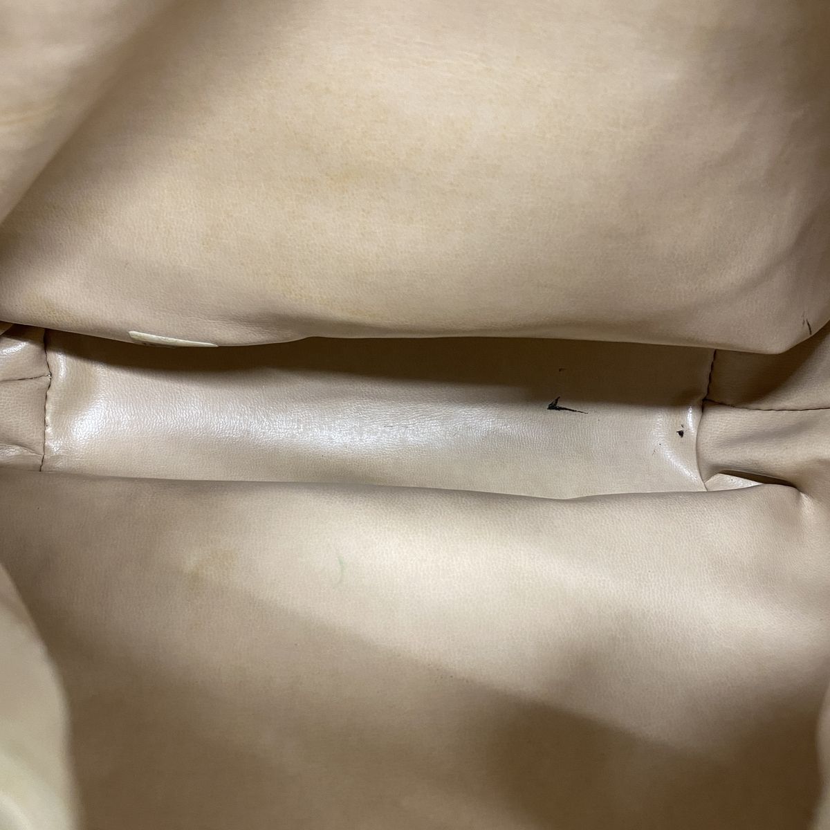 Chanel Shoulder Bag Leather Beige Gold — view 4