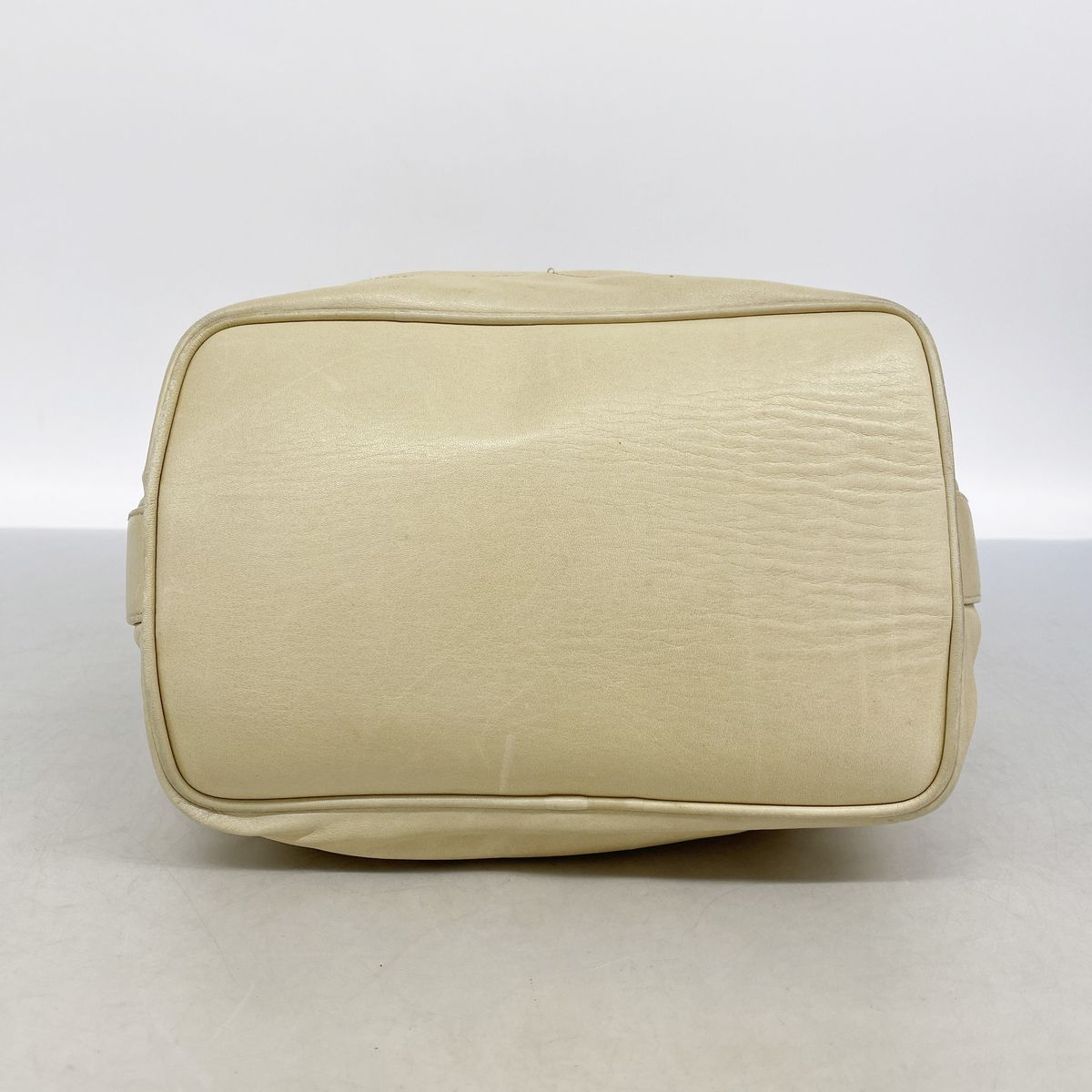 Chanel Shoulder Bag Leather Beige Gold — view 3