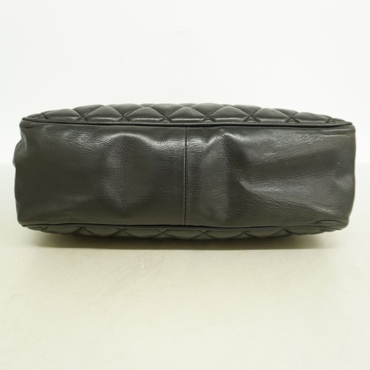 Chanel Shoulder Bag Quilted Lambskin Black Gold — view 3
