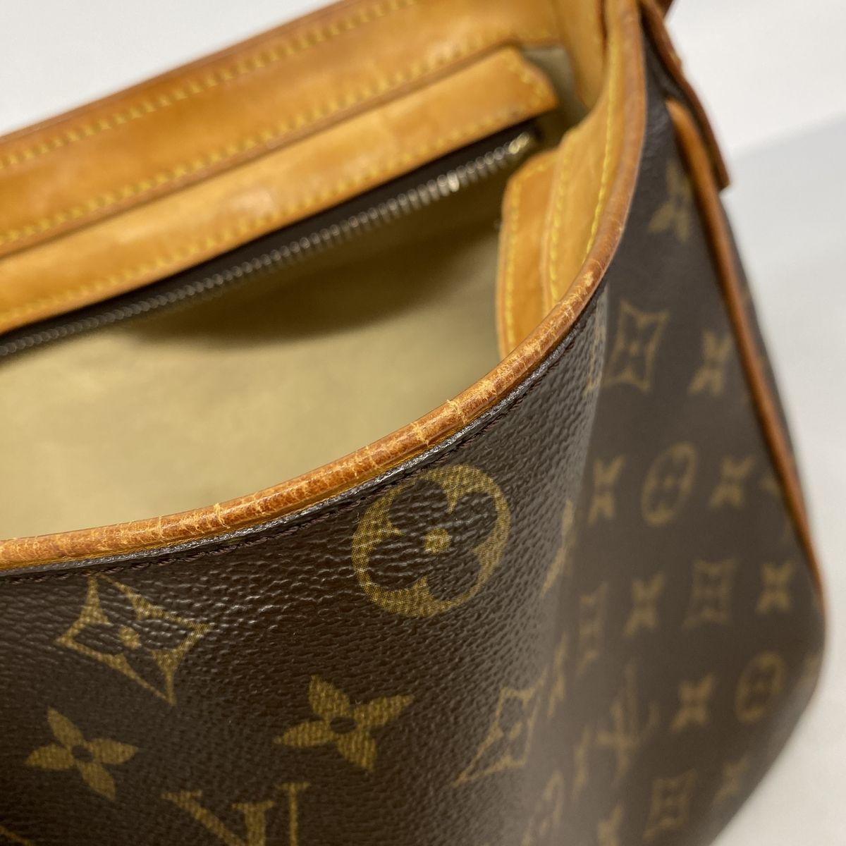 Louis Vuitton Shoulder Bag Monogram Hudson GM Brown — view 7