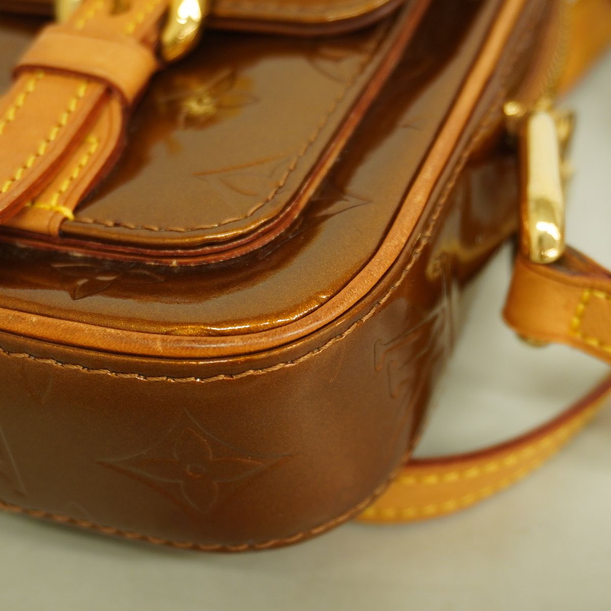 Louis Vuitton Shoulder Bag Vernis Christie PM Bronze — view 8
