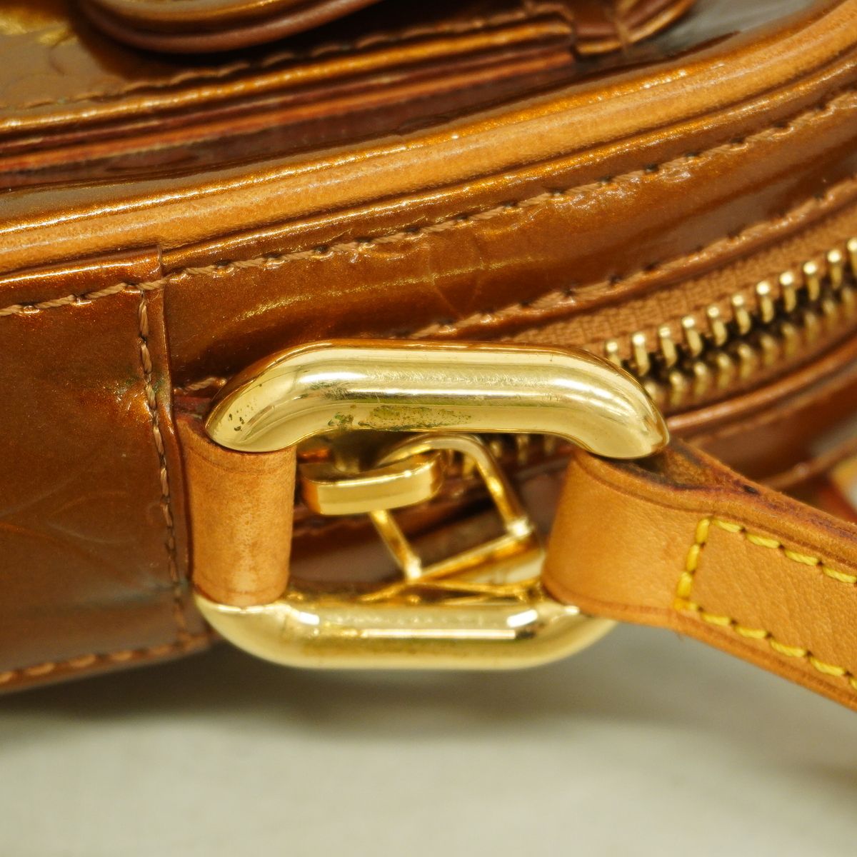 Louis Vuitton Shoulder Bag Vernis Christie PM Bronze — view 6