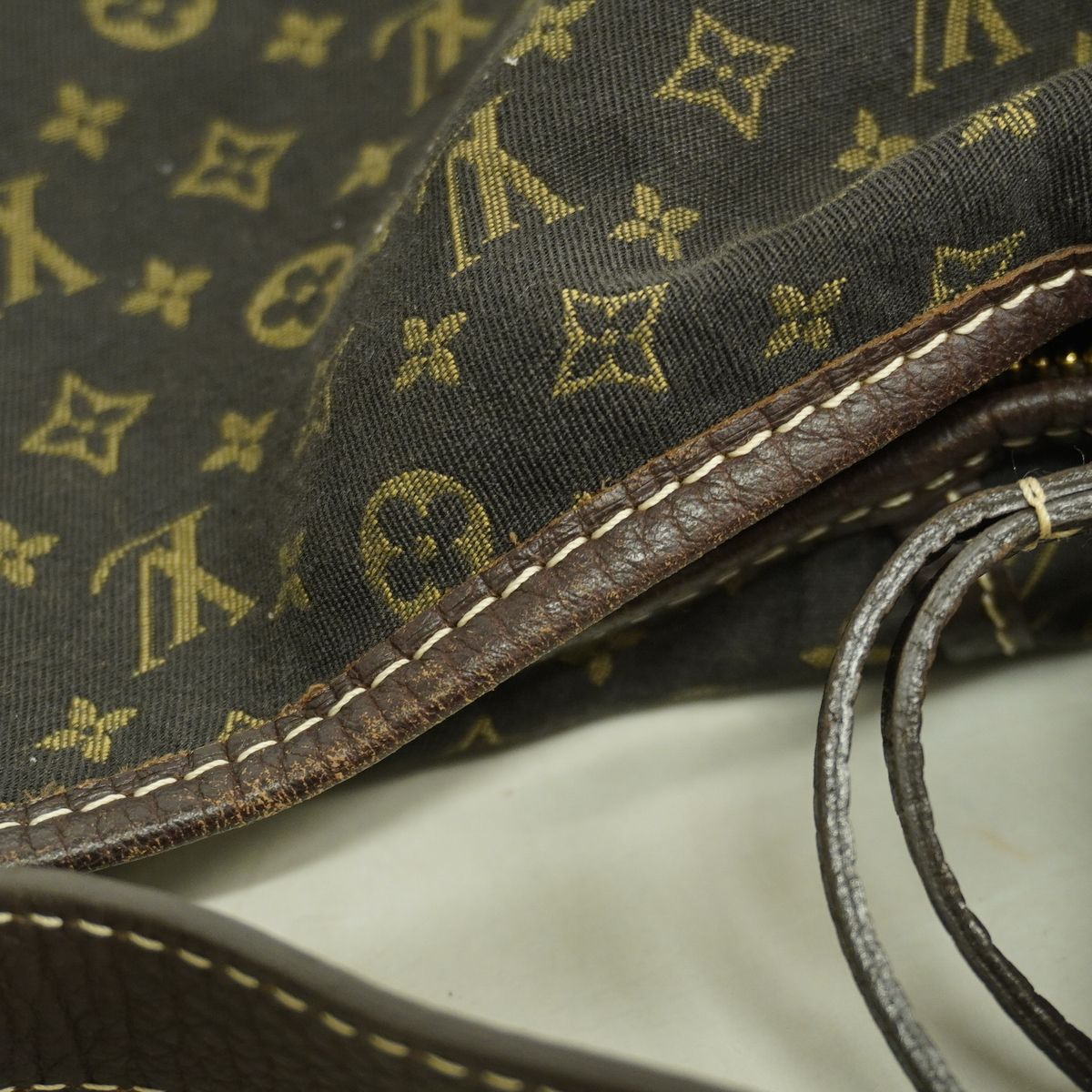 Louis Vuitton Shoulder Bag Monogram Mini Lin Manon MM Ebene — view 7
