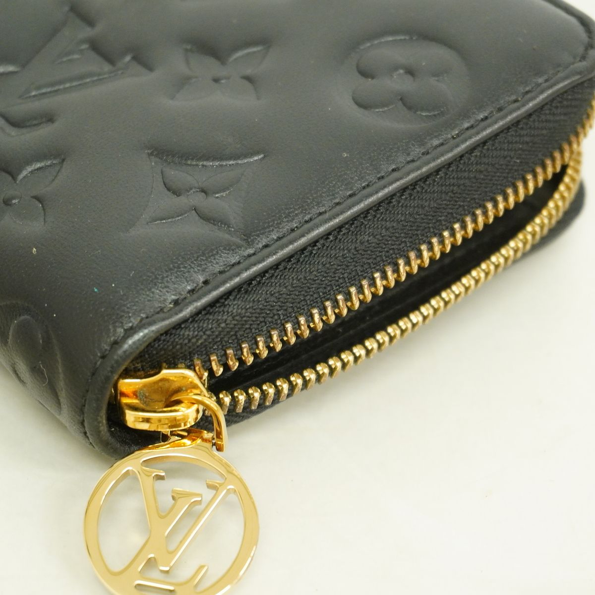 Louis Vuitton Wallet Monogram Coussin Zippy Noir — view 5