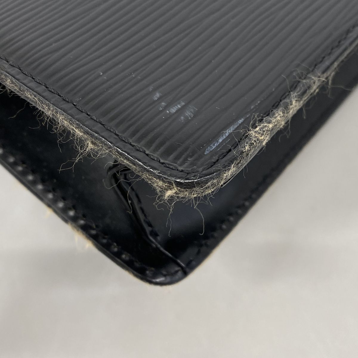 Louis Vuitton Clutch Epi Pochette Homme Noir — view 6