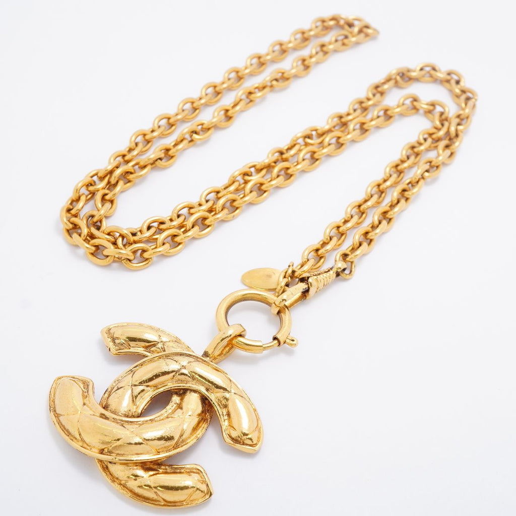 Chanel Necklace Vintage CC Logo Quilted Gold Plated — view 3