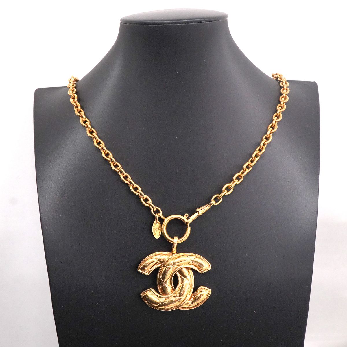 Chanel Necklace Vintage CC Logo Quilted Gold Plated — view 7