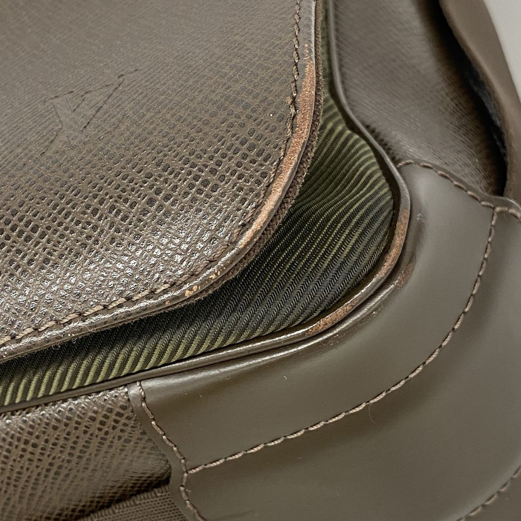 Louis Vuitton Shoulder Bag Taiga Victor Grizzly — view 6