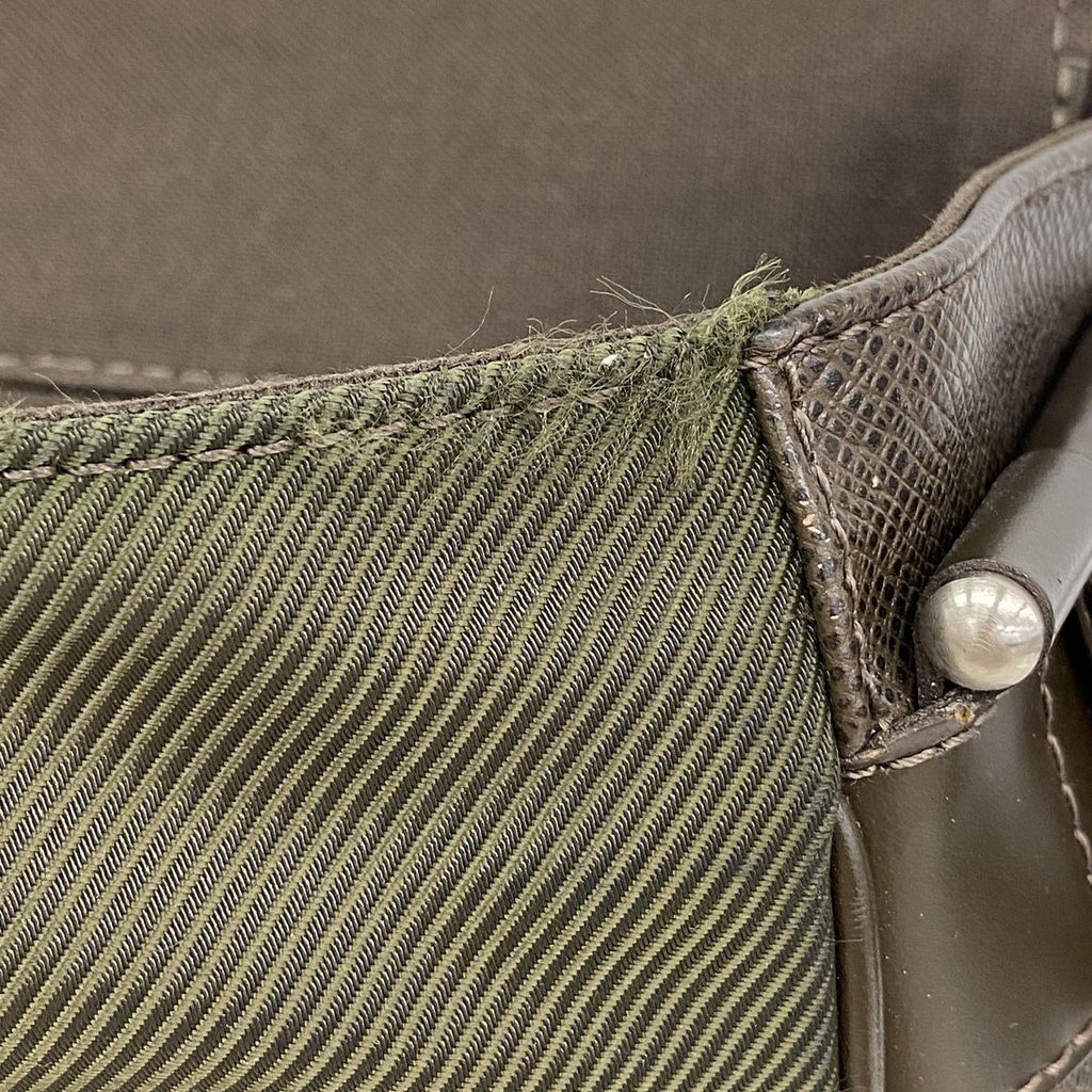 Louis Vuitton Shoulder Bag Taiga Victor Grizzly — view 8