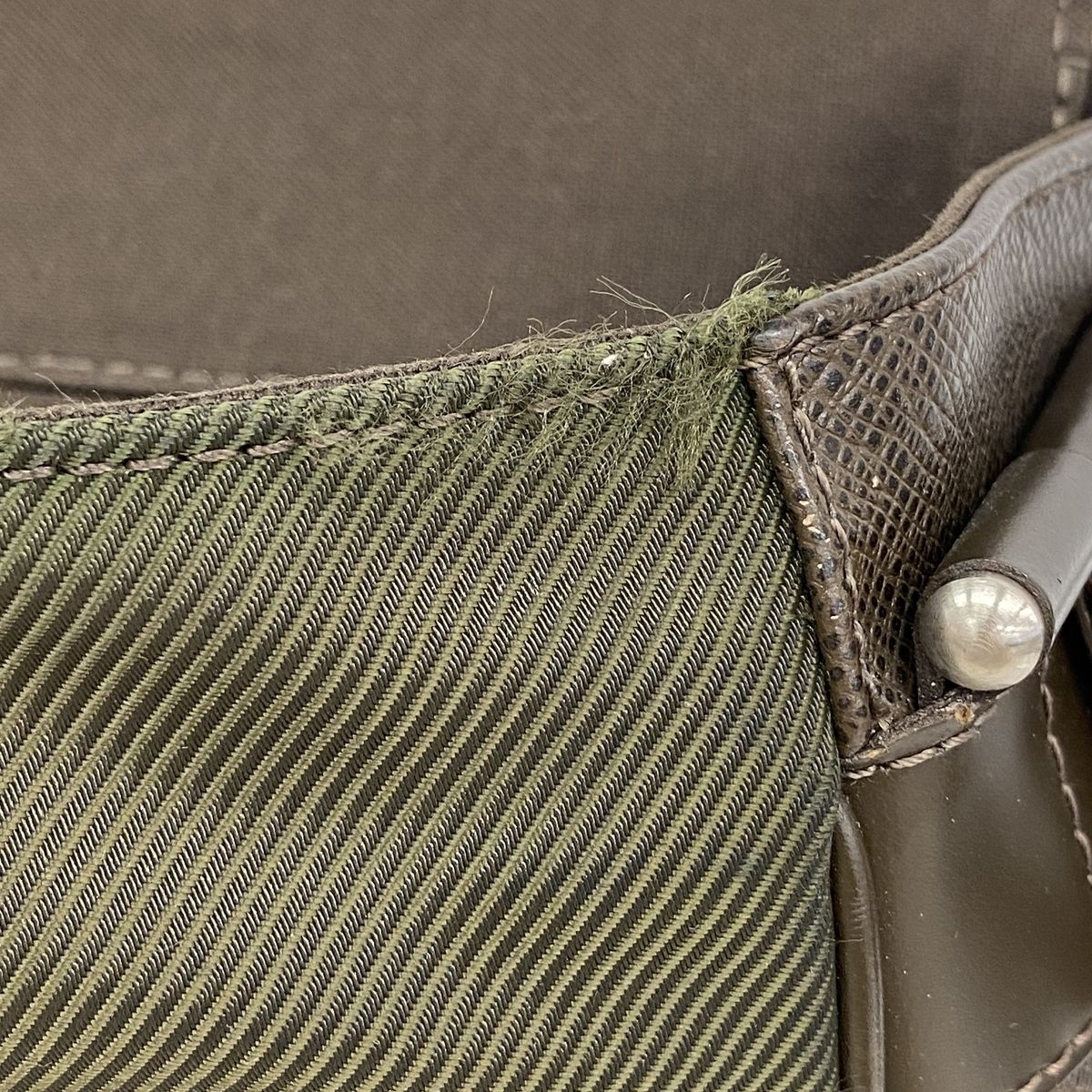 Louis Vuitton Shoulder Bag Taiga Victor Grizzly — view 8
