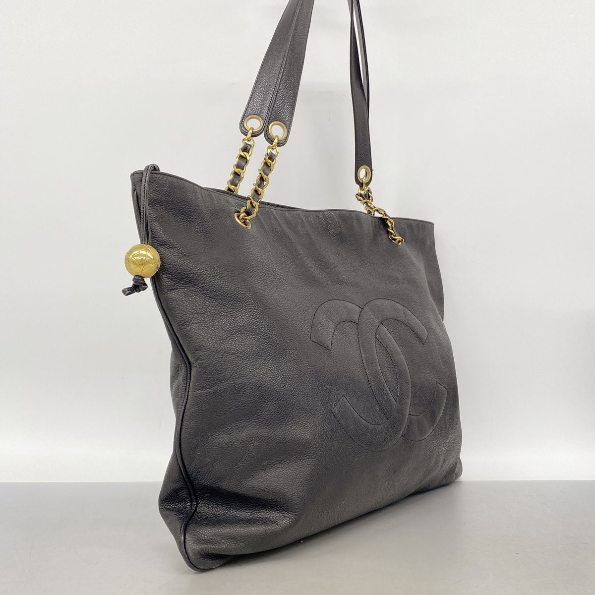Chanel Shoulder Bag Caviar Leather Black Gold — view 2