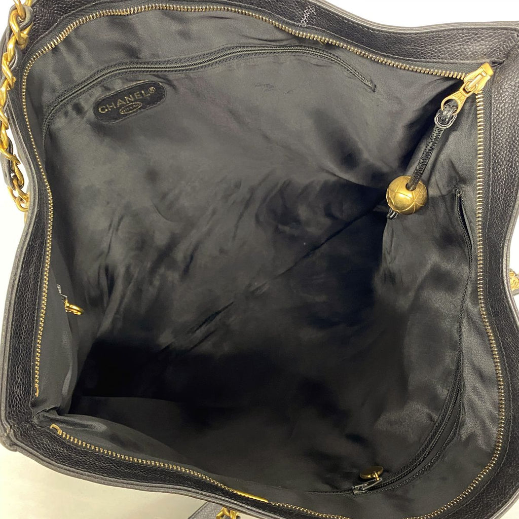 Chanel Shoulder Bag Caviar Leather Black Gold — view 4