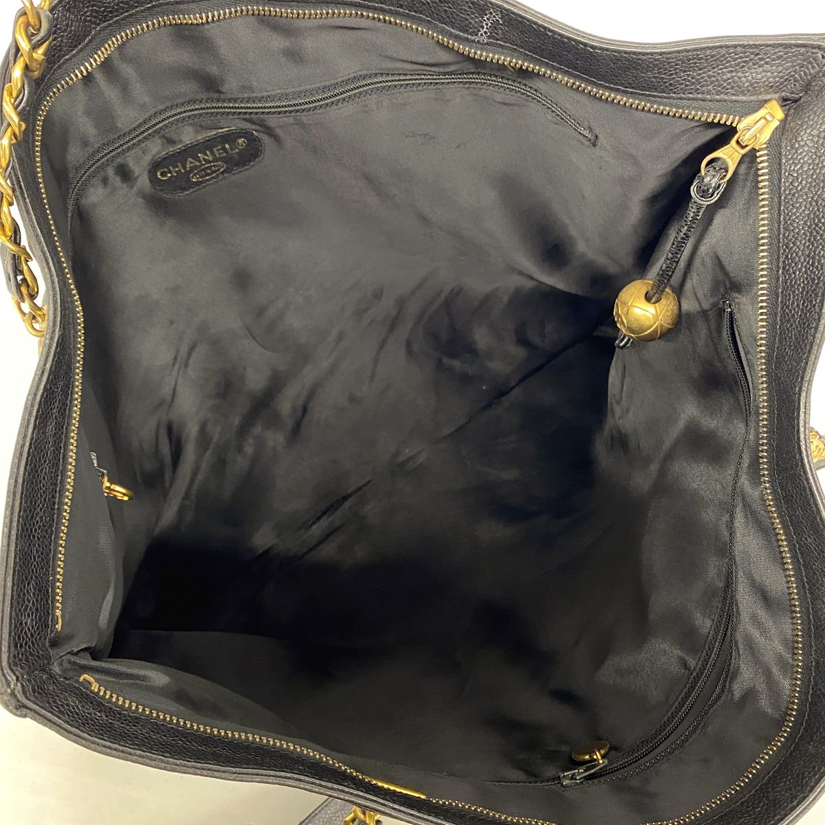 Chanel Shoulder Bag Caviar Leather Black Gold — view 4
