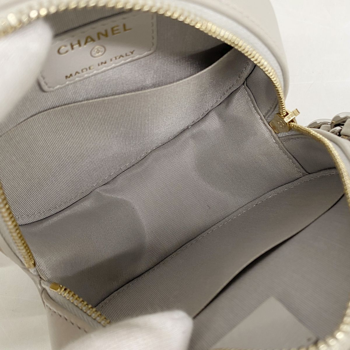 Chanel Shoulder Bag Chanel 19 Lambskin Gray Gold Silver — view 4