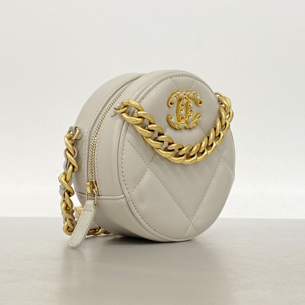 Chanel Shoulder Bag Chanel 19 Lambskin Gray Gold Silver — view 2