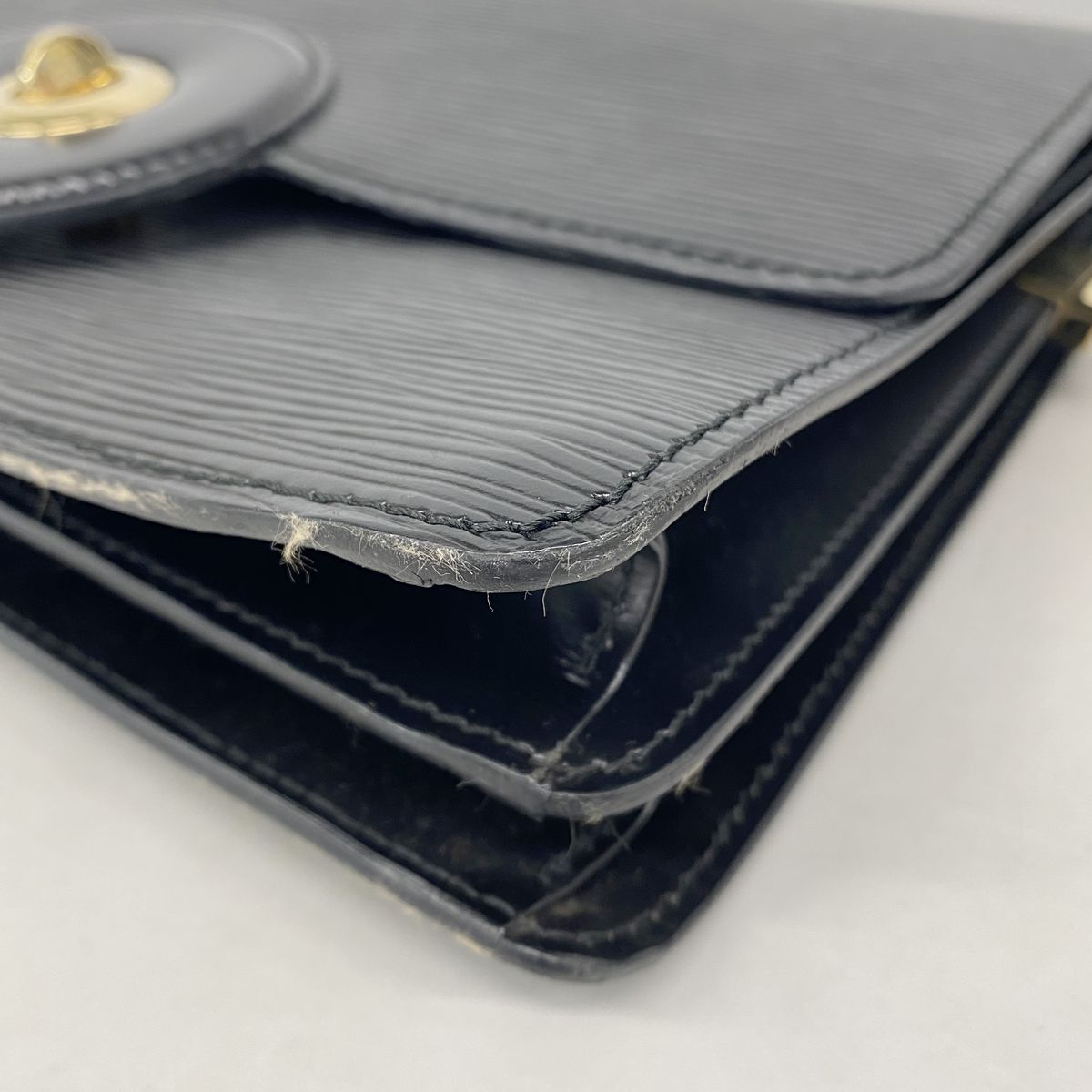 Louis Vuitton Shoulder Bag Epi Run Noir — view 6