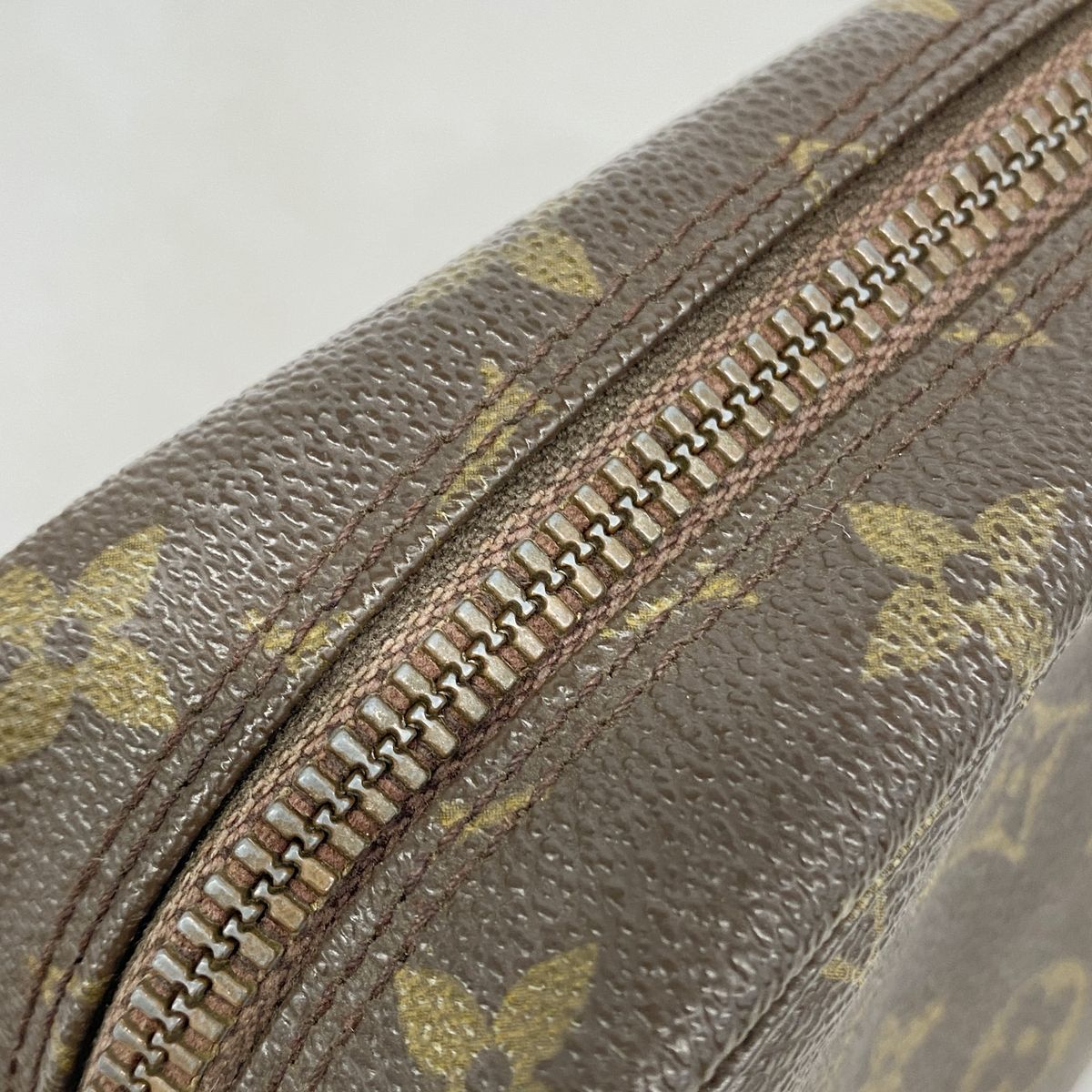 Louis Vuitton Pouch Monogram Trousse Toilette 23 Brown — view 7
