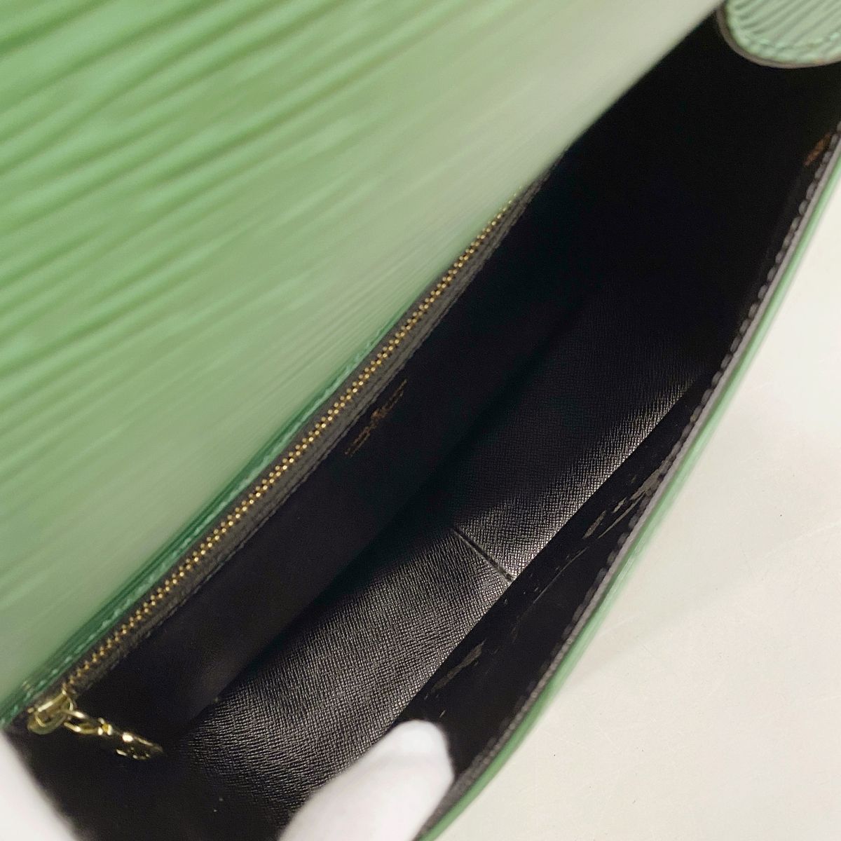Louis Vuitton Shoulder Bag Epi Saint-cloud Borneo Green — view 4