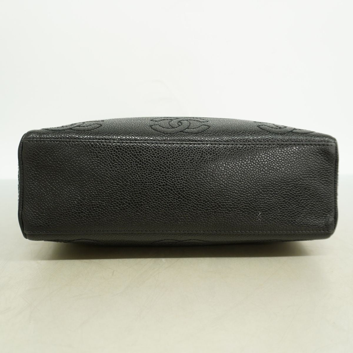 Chanel Shoulder Bag Triple Coco Caviar Leather Black Gold — view 3