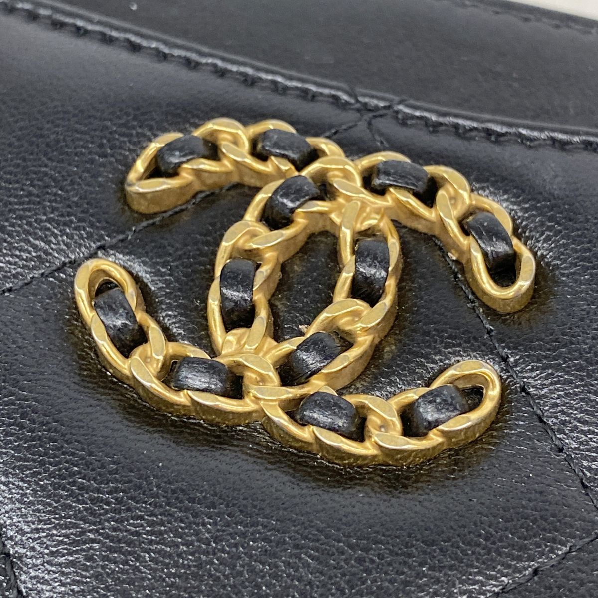 Chanel Coin Purse Chanel 19 Lambskin Black Gold — view 7