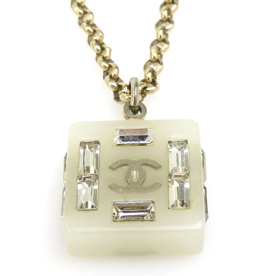 Chanel Necklace CC Logo — view 3