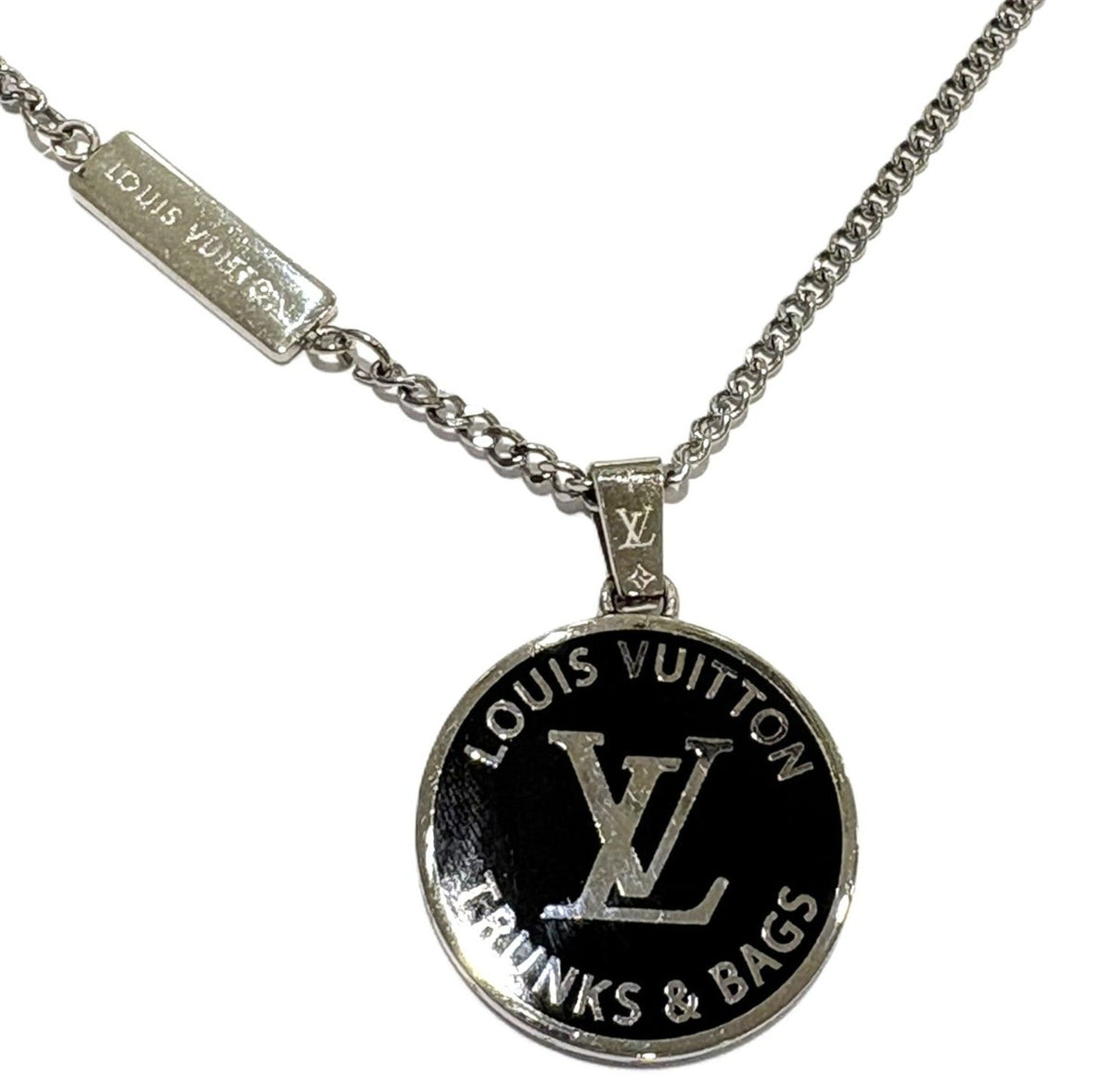 Louis Vuitton Collier LV Award Metal Necklace Stainless Steel — view 3