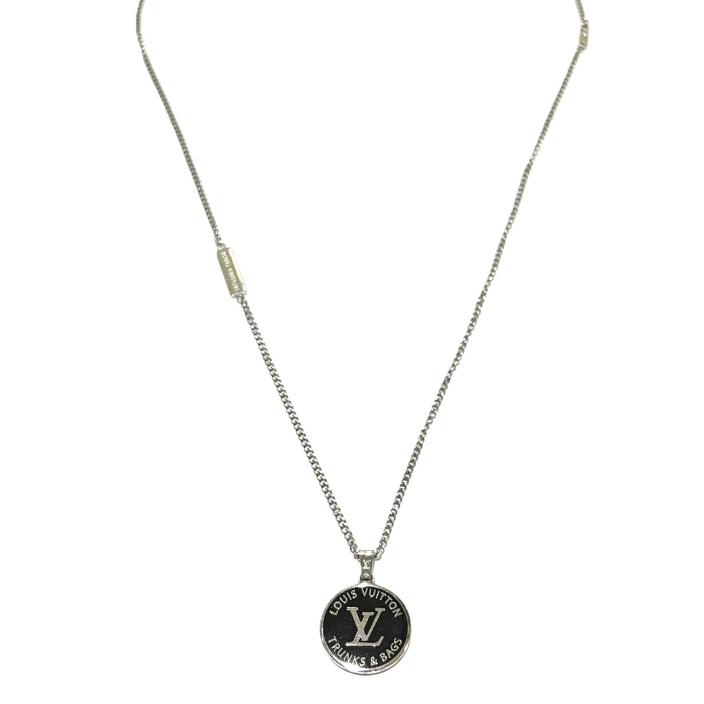 Louis Vuitton Collier LV Award Metal Necklace Stainless Steel