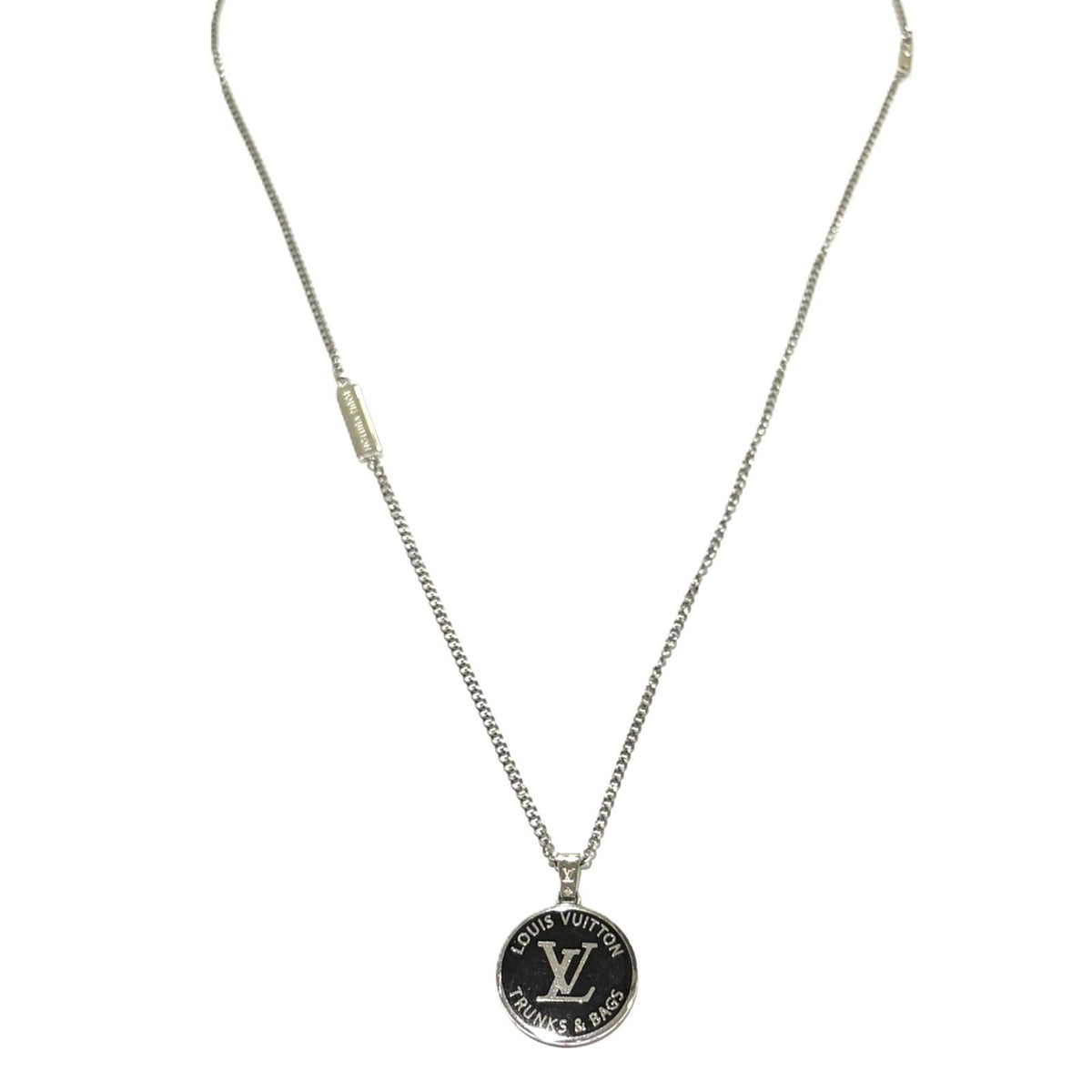 Louis Vuitton Collier LV Award Metal Necklace Stainless Steel