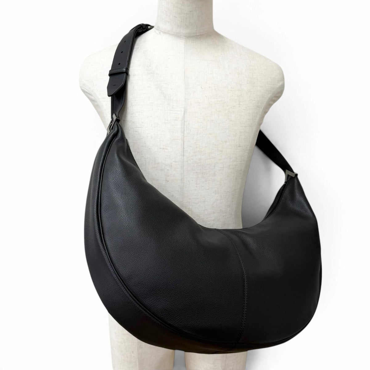 Fendi Leather Melon Large FF Metal Crossbody Hobo Shoulder Bag Black — view 3