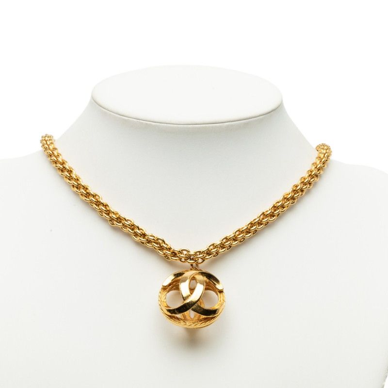 Chanel CC Logo Vintage Chain Necklace Gold Plated — view 5