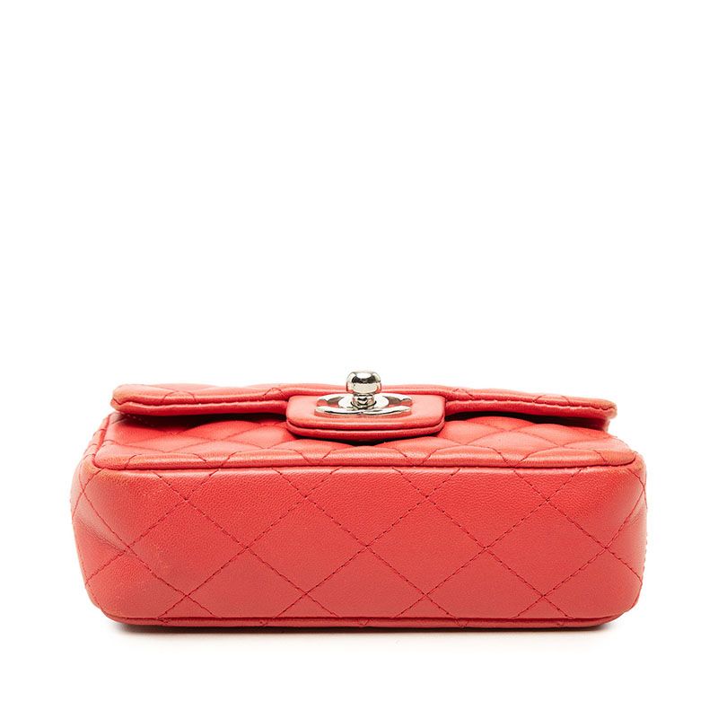 Chanel Quilted CC Logo Chain Shoulder Bag Pochette Red Silver Lambskin — view 3