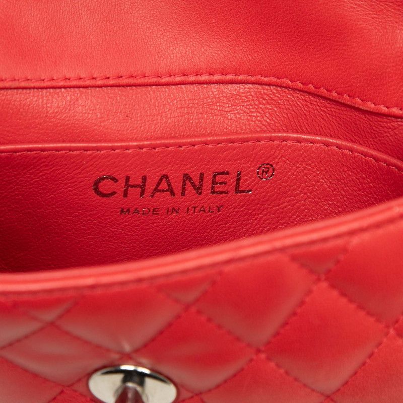 Chanel Quilted CC Logo Chain Shoulder Bag Pochette Red Silver Lambskin — view 5