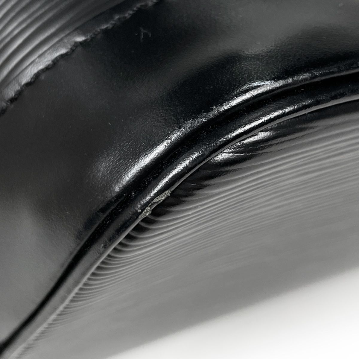 Louis Vuitton Alma Handbag Epi Noir — view 3