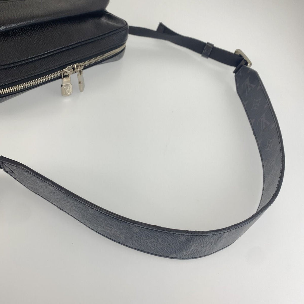 Louis Vuitton Taigarama Outdoor Messenger Noir Black Shoulder Bag — view 3