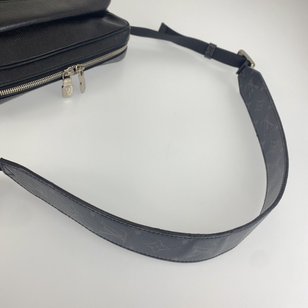 Louis Vuitton Taigarama Outdoor Messenger Noir Black Shoulder Bag — view 3