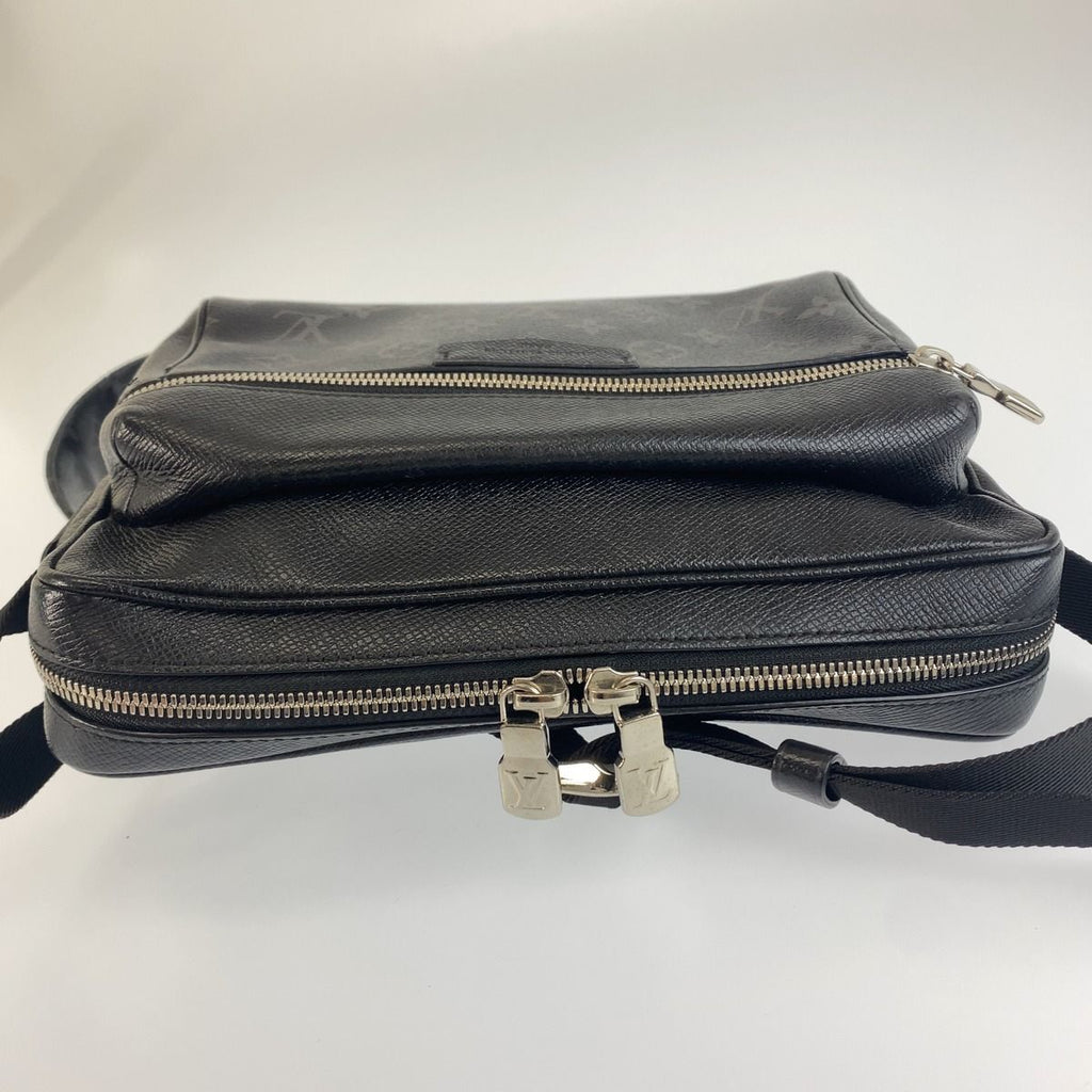 Louis Vuitton Taigarama Outdoor Messenger Noir Black Shoulder Bag — view 6