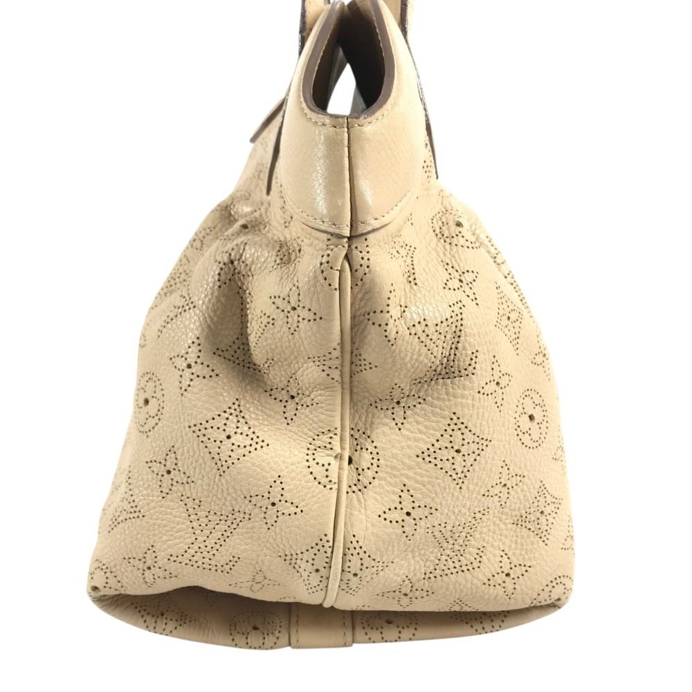 Louis Vuitton Shoulder Bag Seals PM Monogram Mahina Leather Pearl Beige — view 3