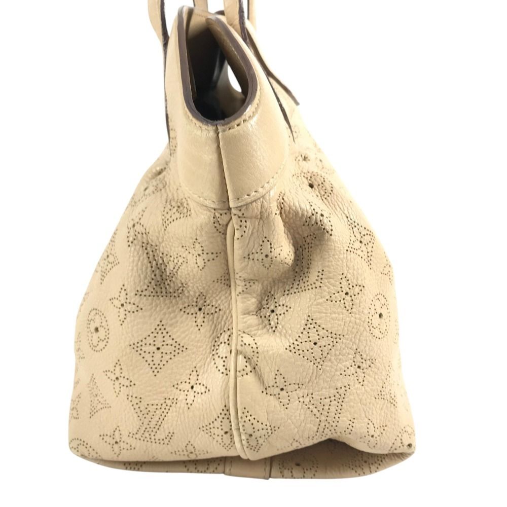 Louis Vuitton Shoulder Bag Seals PM Monogram Mahina Leather Pearl Beige — view 4