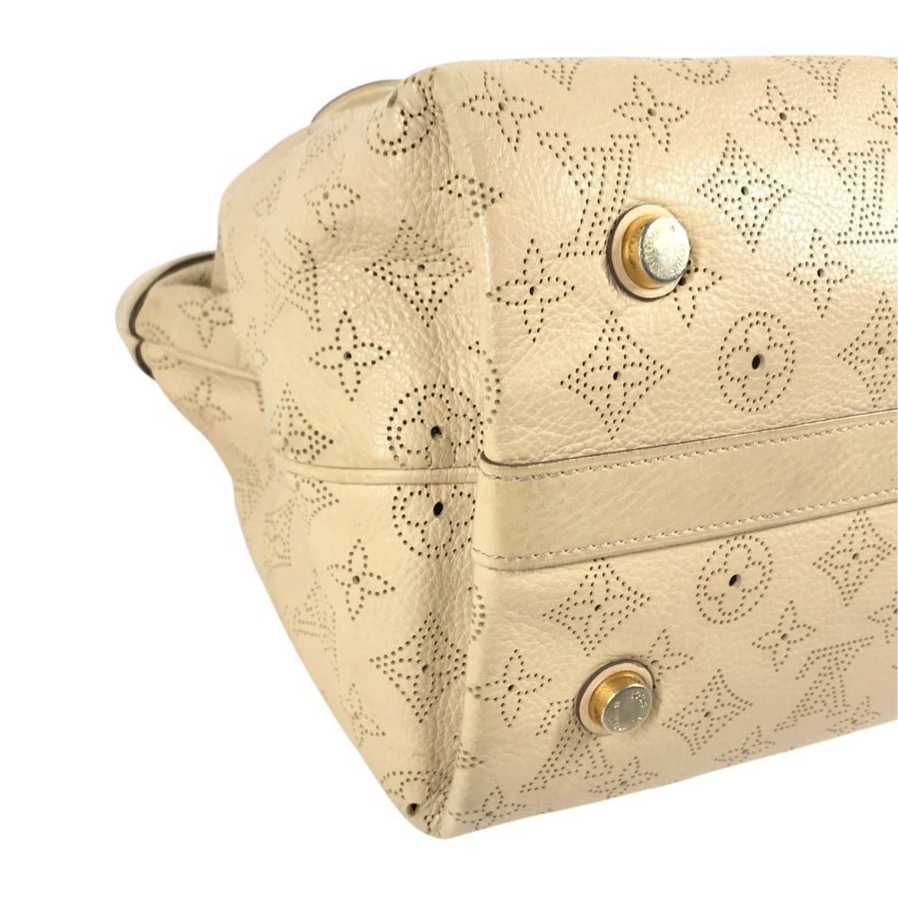 Louis Vuitton Shoulder Bag Seals PM Monogram Mahina Leather Pearl Beige — view 6