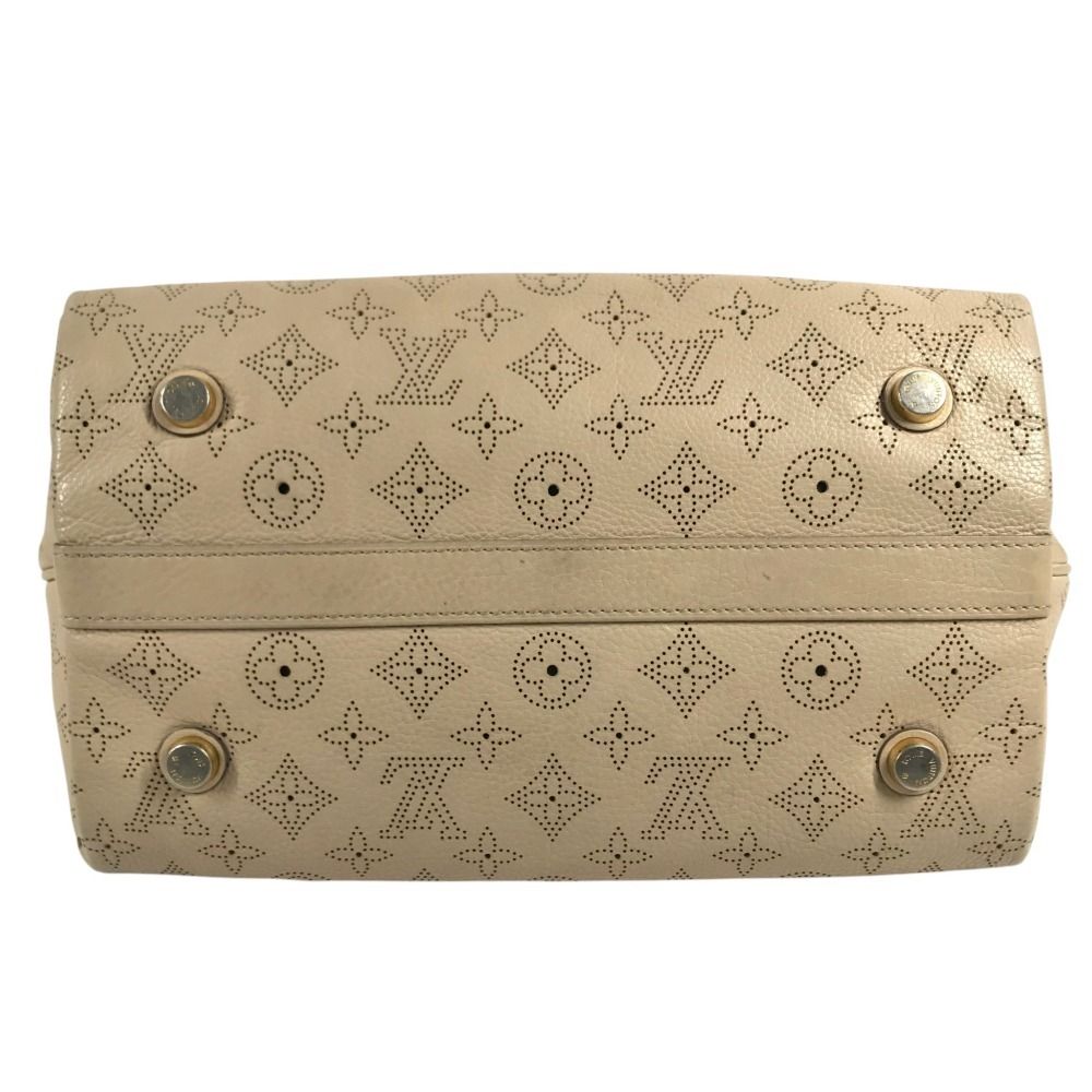 Louis Vuitton Shoulder Bag Seals PM Monogram Mahina Leather Pearl Beige — view 5