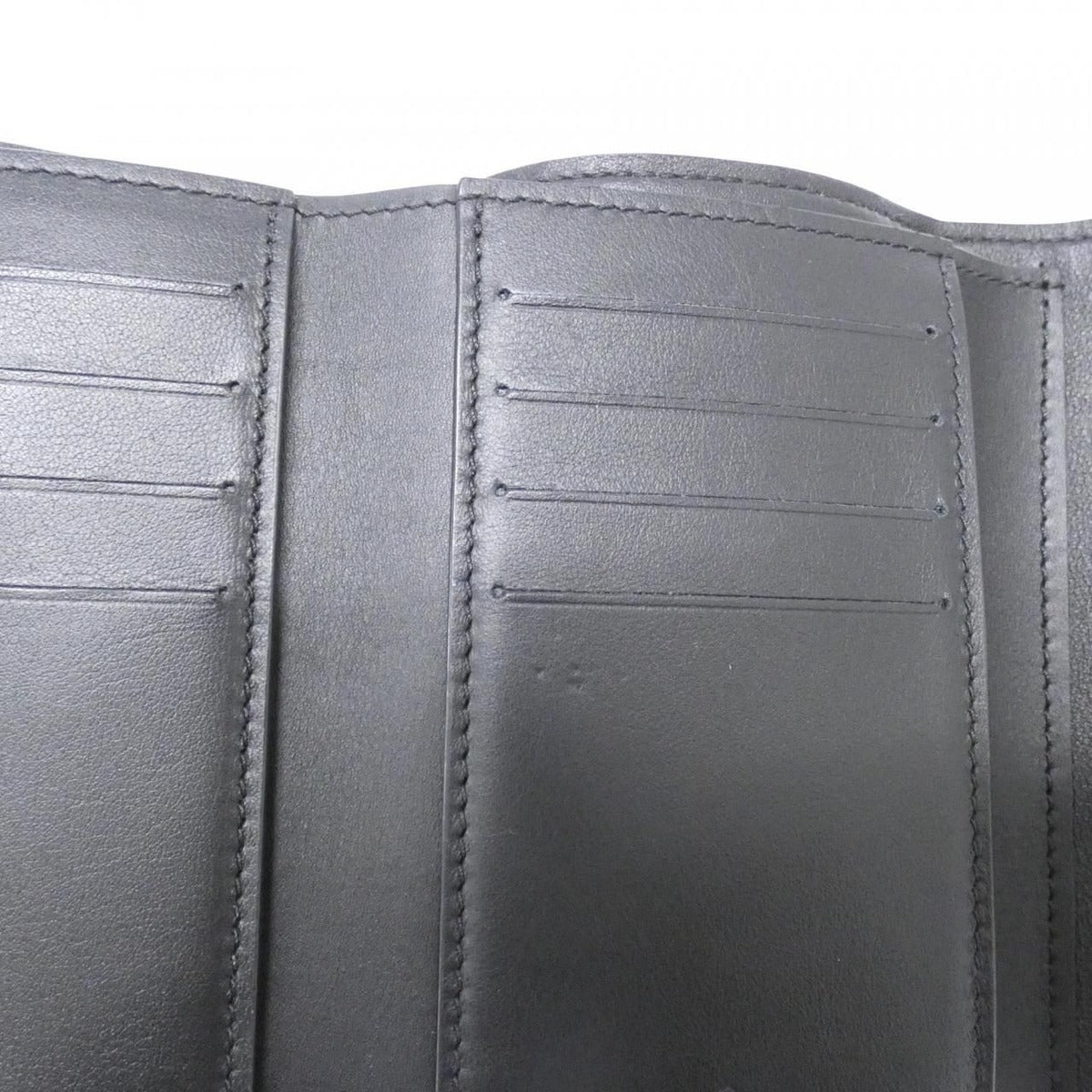 Louis Vuitton Taurillon Portefeuille Capucines Compact Wallet — view 6